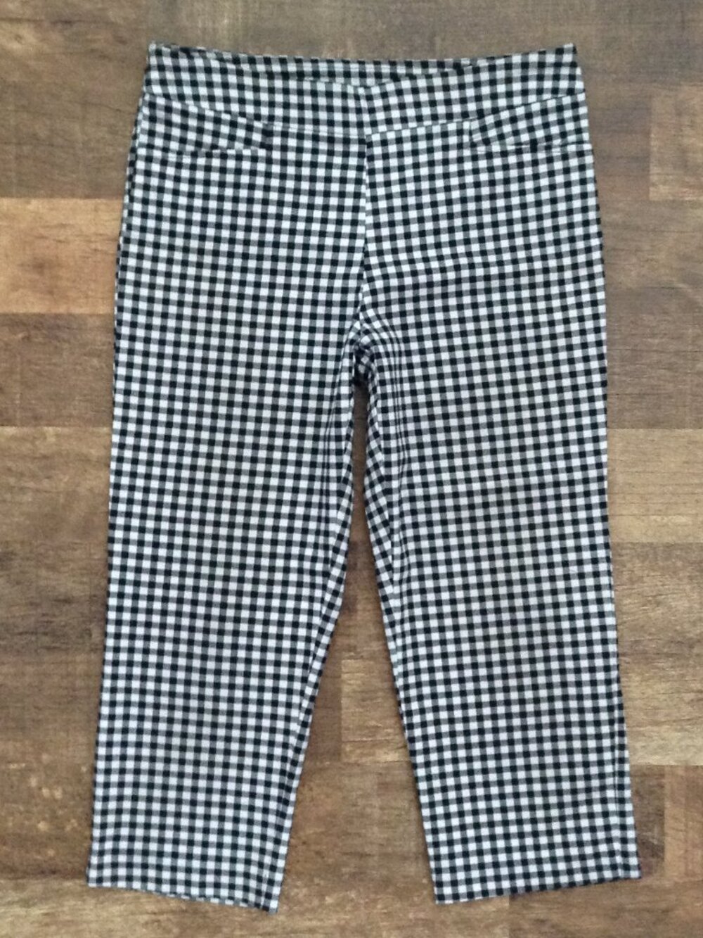⭐TIME AND TRU WOVEN CROPPED PANTS in Black & White, size S⭐
